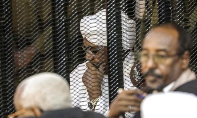 السودان: تسليم البشير إلى المحكمة الجنائية الدولية